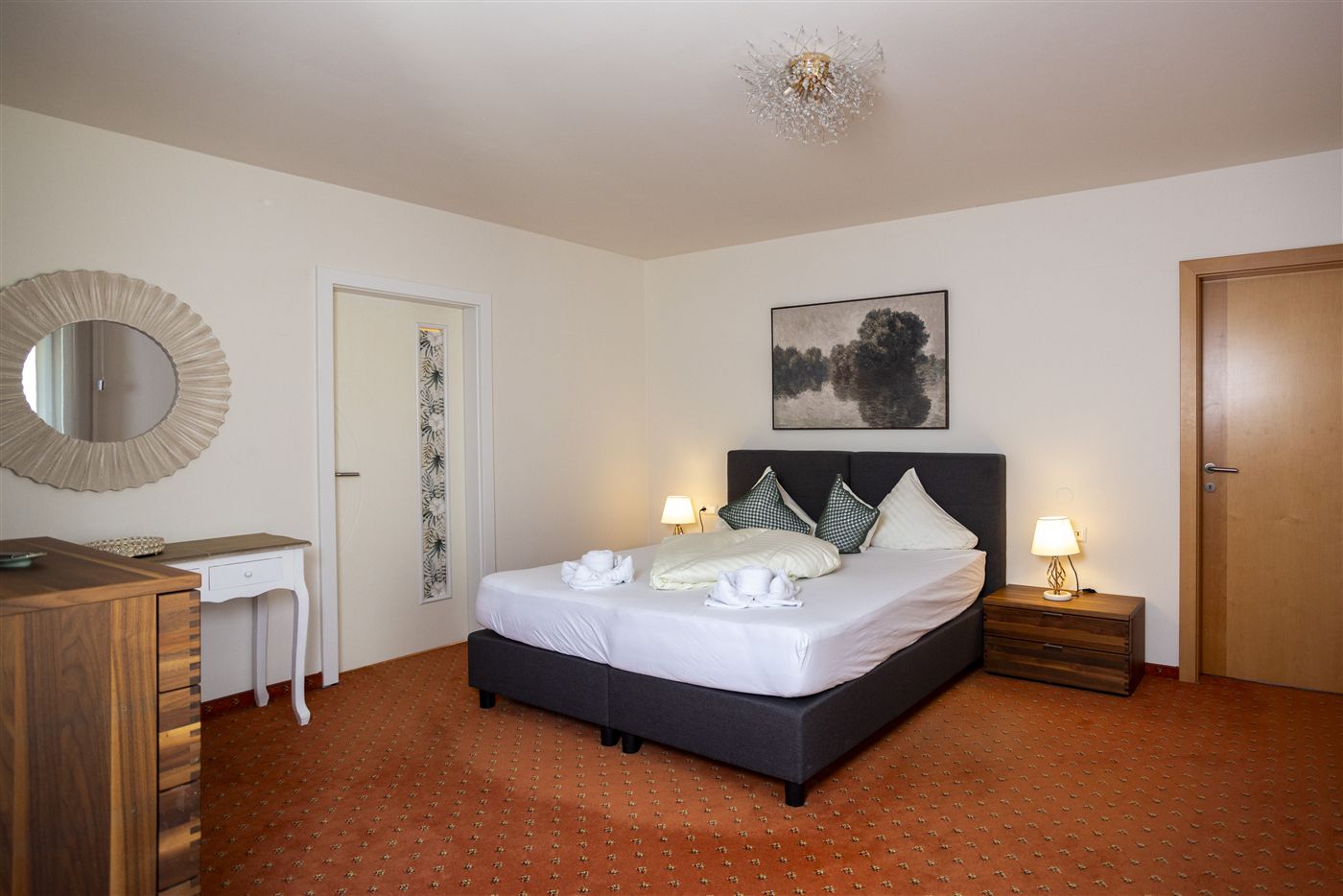 Großzügiges Familienzimmer mit Doppelbett