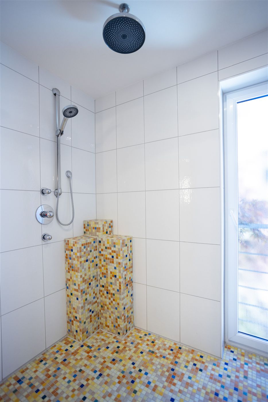 Separate Regendusche im Familienzimmer